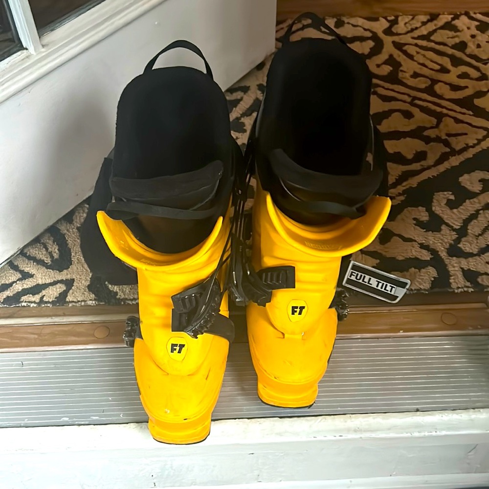 Full tilt ski boots